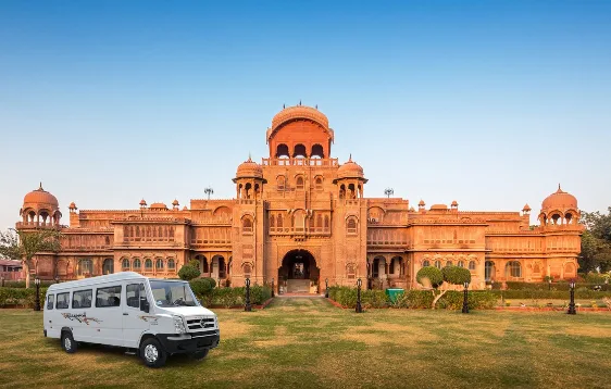 Tempo Traveller in Bikaner